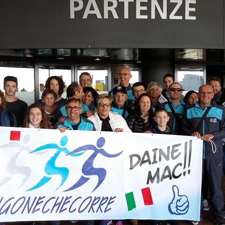 Il gruppo in partenza dall'aereopo